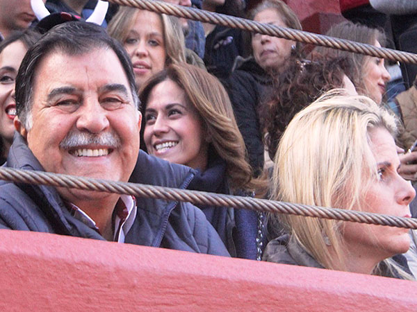 El gobernador en su barrera