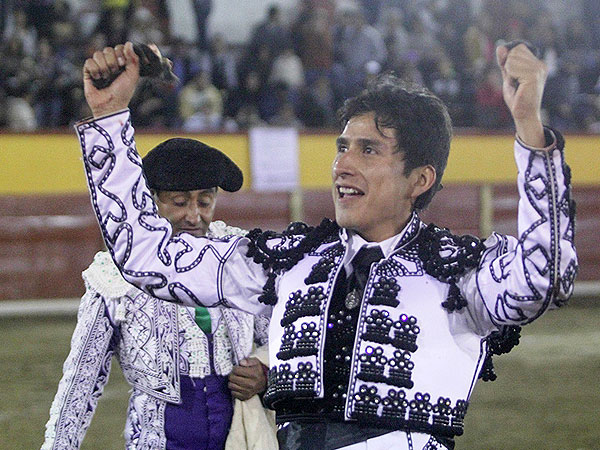 Ulises con los dos trofeos