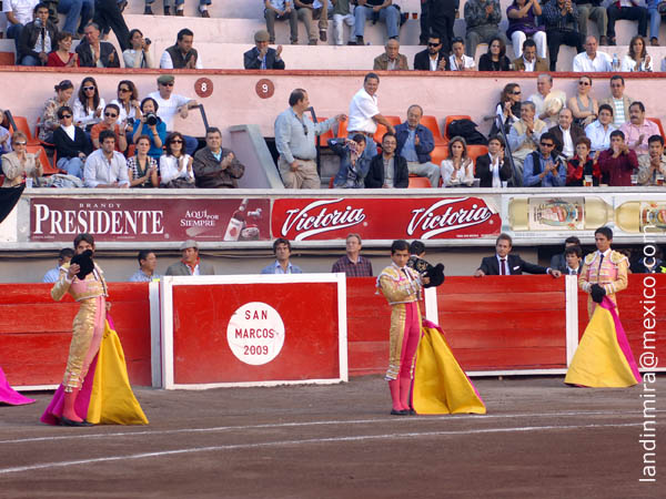 Saludando a la afici�n