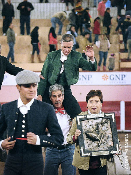 Trofeo en disputa y volandas