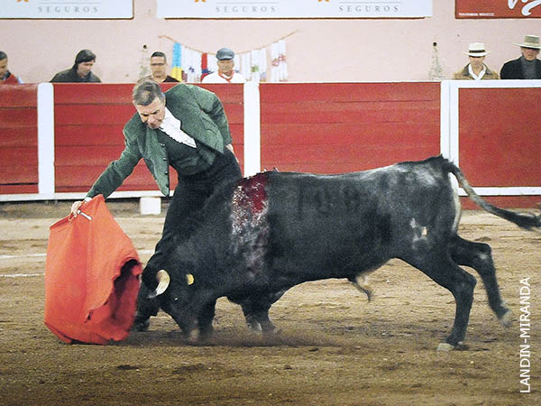 Emocion� a la galer�a